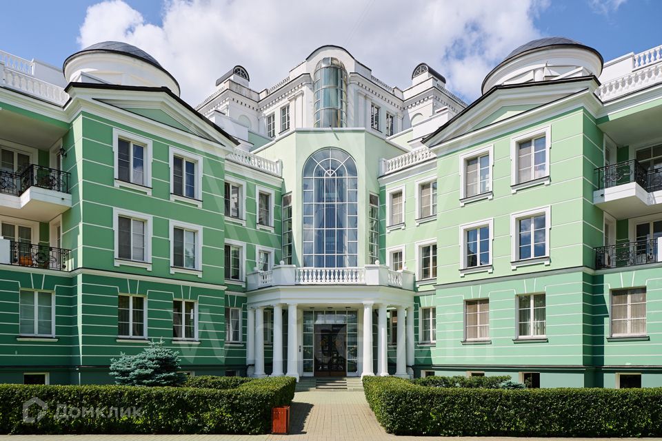 Продаётся 4-комнатная квартира, 194 м²