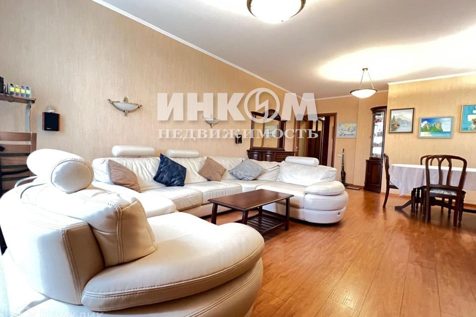 Продаётся 4-комнатная квартира, 136 м²