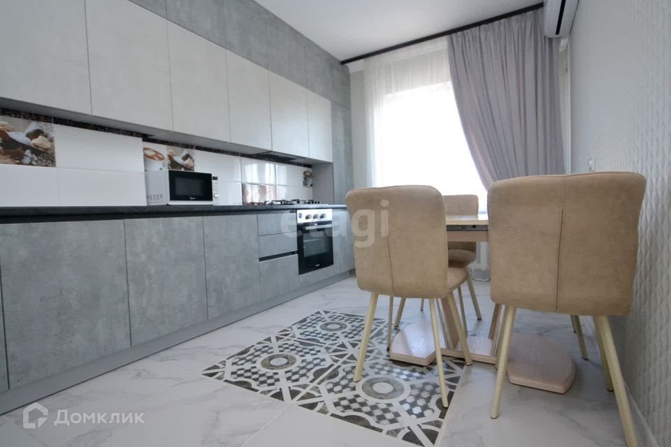 Продаётся 1-комнатная квартира, 43 м²