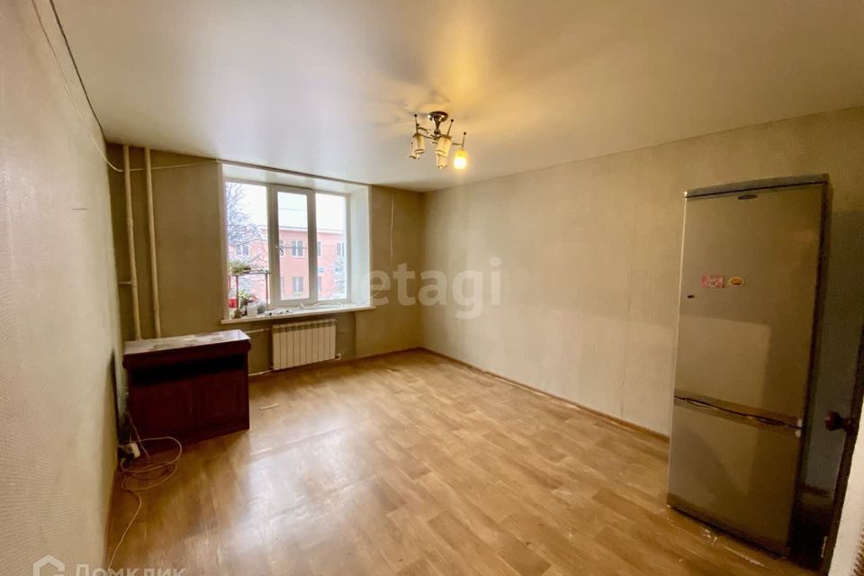 Продаётся комната в 3-комн. квартире, 61.8 м²