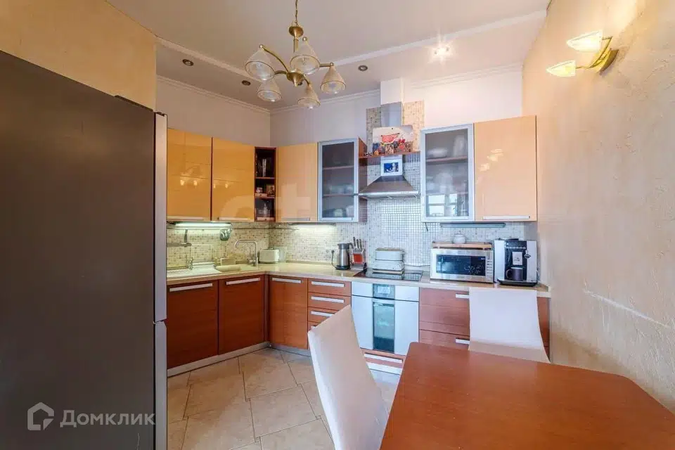 Продаётся 2-комнатная квартира, 100 м²