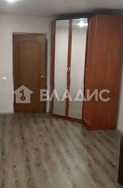 Продаётся комната в 5-комн. квартире, 90 м²