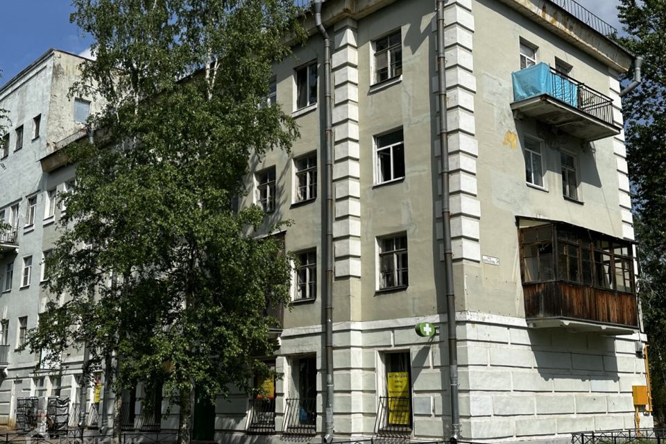 Продаётся 4-комнатная квартира, 97.6 м²