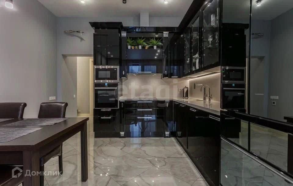 Продаётся 3-комнатная квартира, 110.7 м²