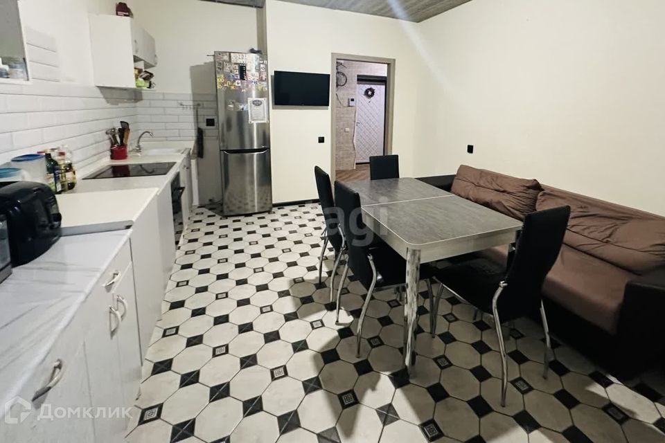 Продаётся 3-комнатная квартира, 114 м²