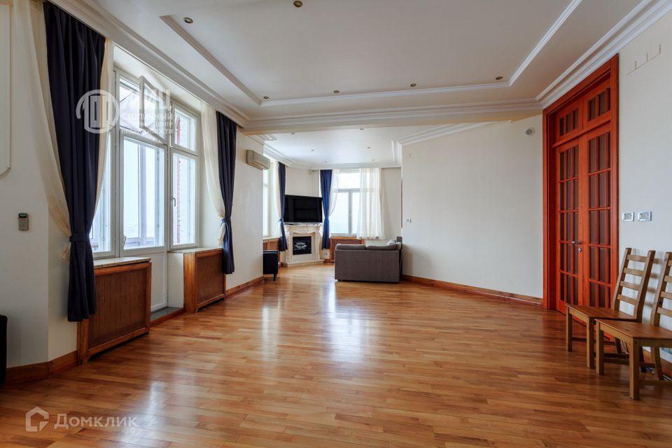 Продаётся 5-комнатная квартира, 286.4 м²