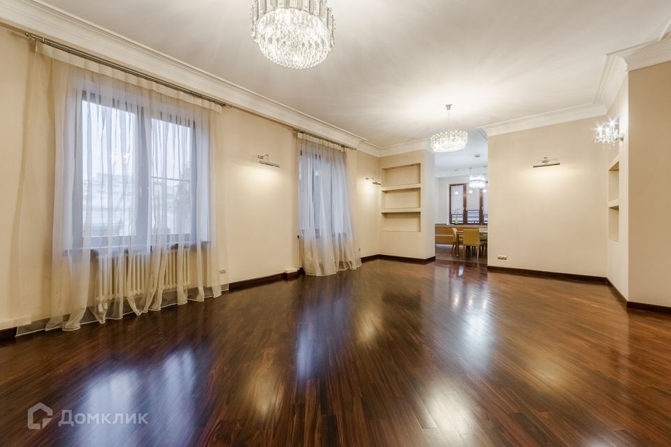 Продаётся 4-комнатная квартира, 187.8 м²