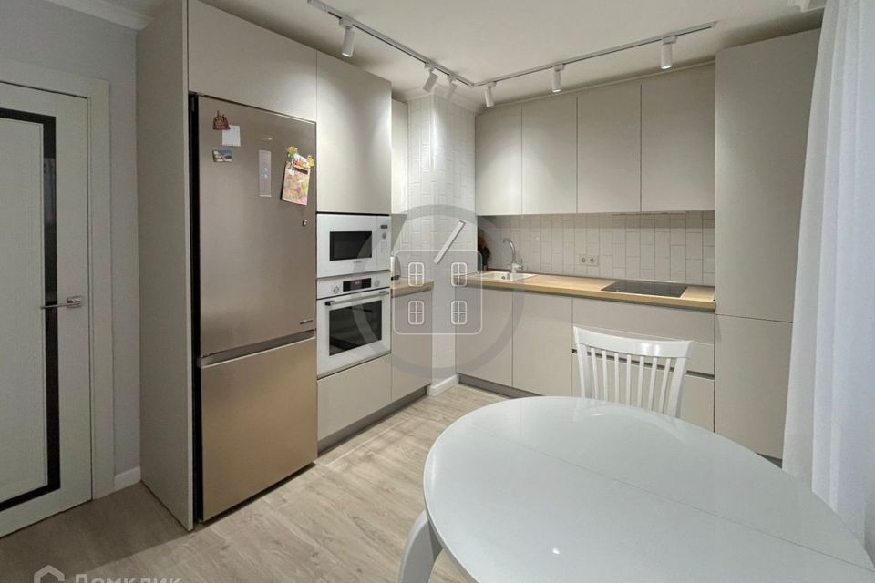 Продаётся 1-комнатная квартира, 42.3 м²