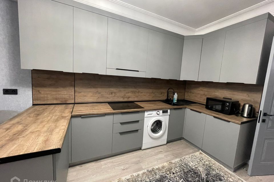 Сдаётся 1-комнатная квартира, 71 м²