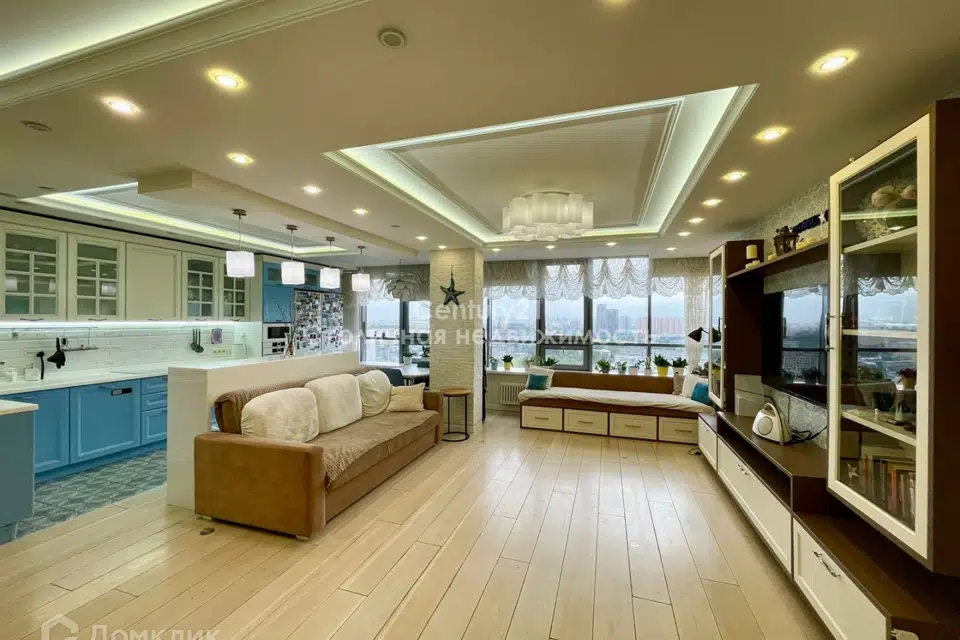 Продаётся 3-комнатная квартира, 127.8 м²