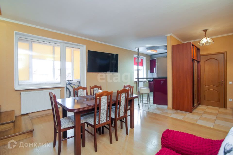 Продаётся 3-комнатная квартира, 107.3 м²