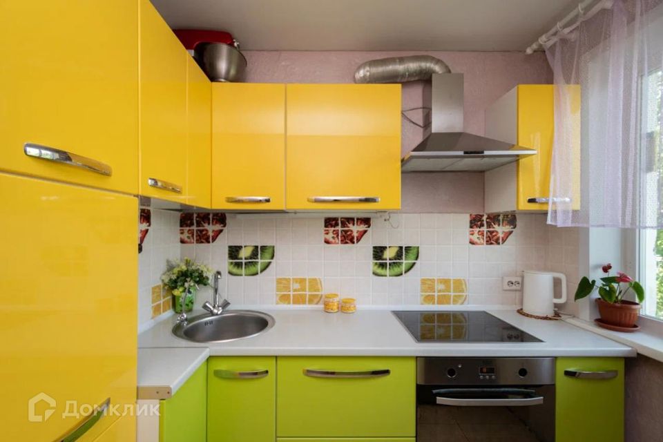 Продаётся 3-комнатная квартира, 60.5 м²