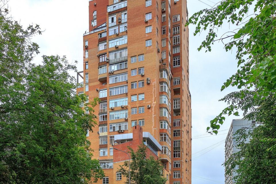 Продаётся 5-комнатная квартира, 196 м²