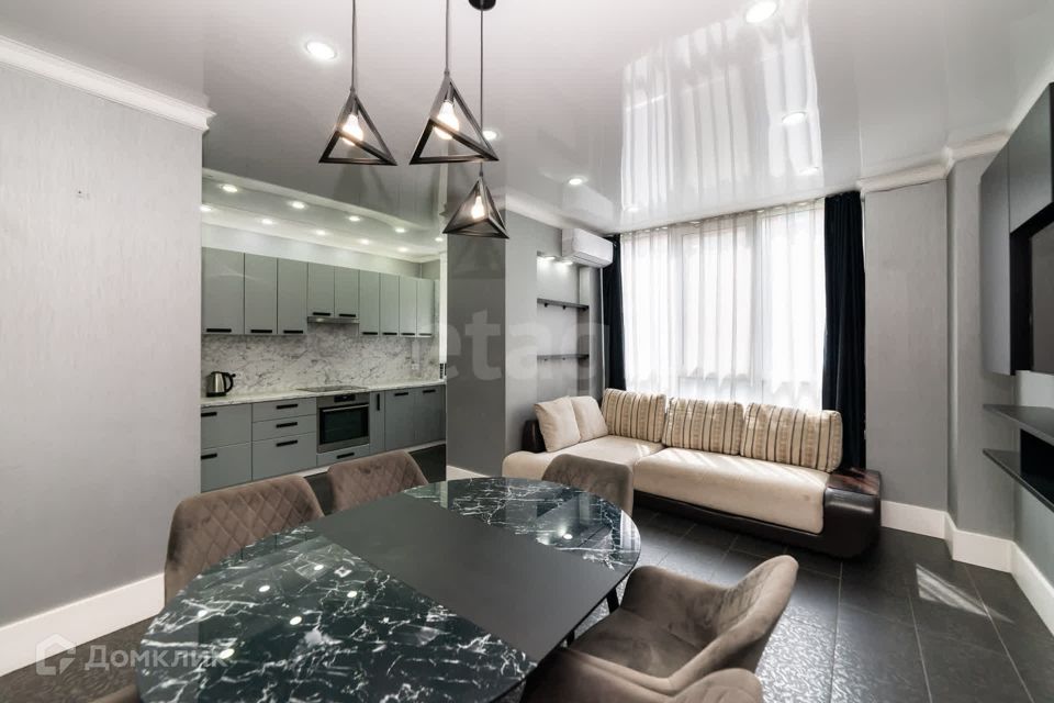 Продаётся 3-комнатная квартира, 127.4 м²
