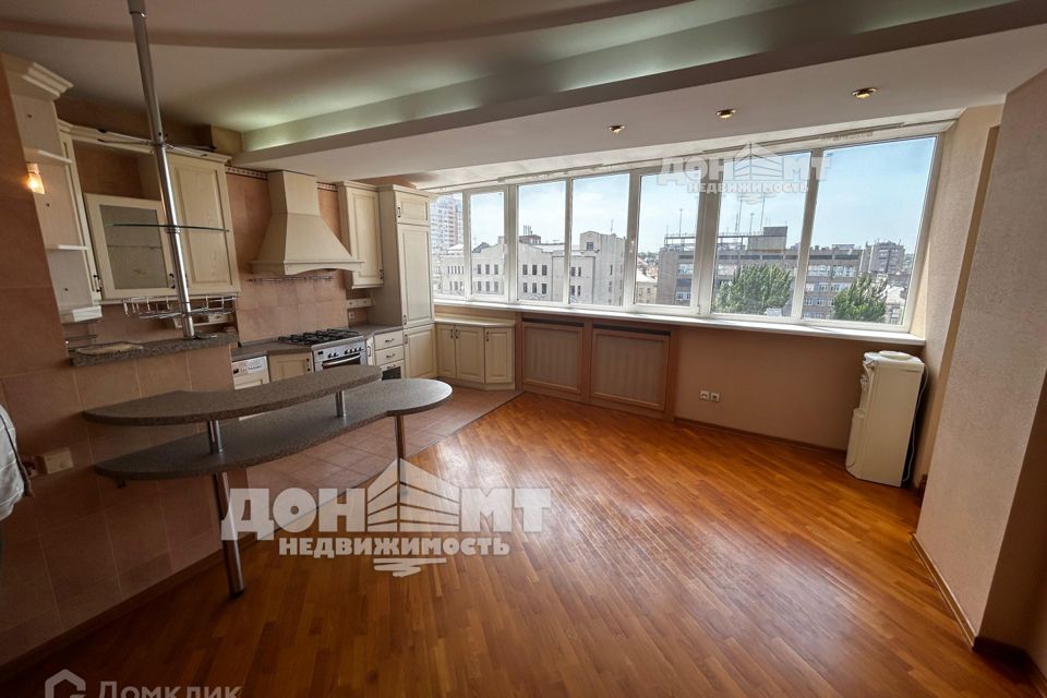 Продаётся 4-комнатная квартира, 212 м²