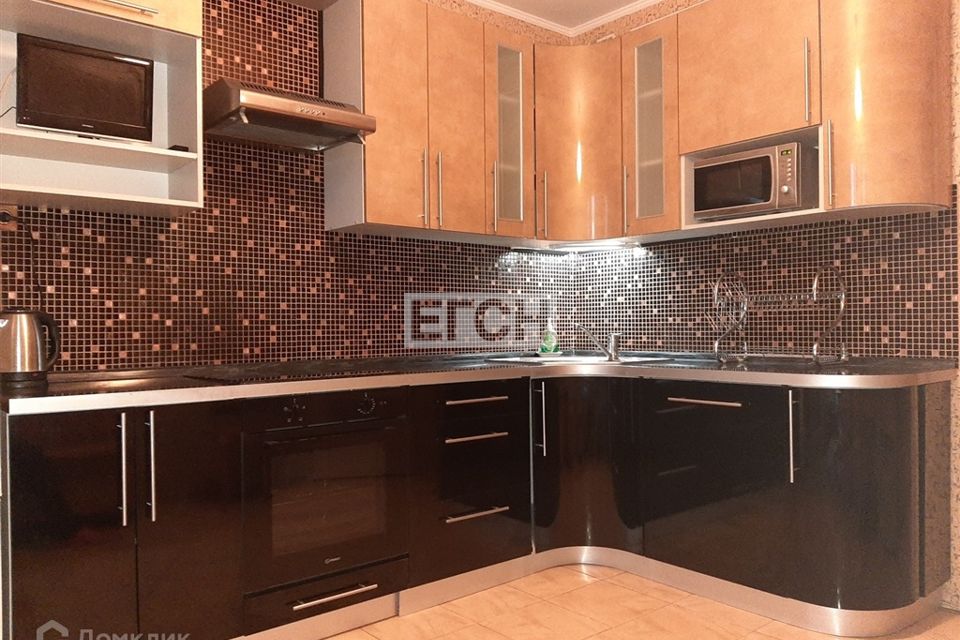 Сдаётся 4-комнатная квартира, 110 м²