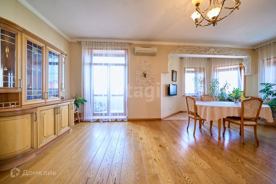 Продаётся 4-комнатная квартира, 164.5 м²