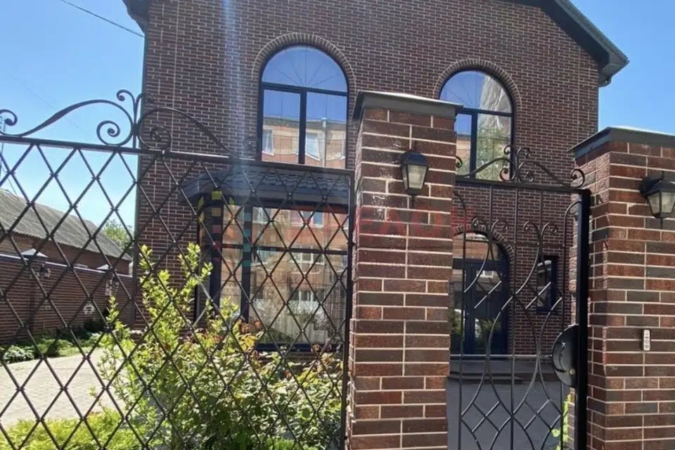 Продаётся 2-этажный дом, 250 м²