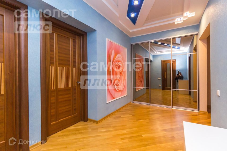 Продаётся 5-комнатная квартира, 350 м²