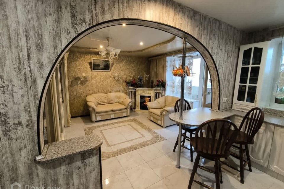 Продаётся 3-комнатная квартира, 107.6 м²