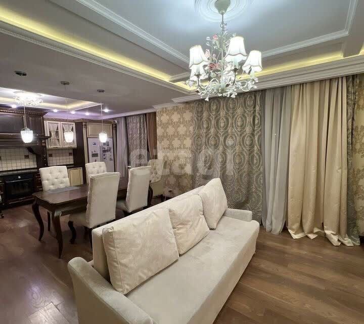 Продаётся 3-комнатная квартира, 112 м²