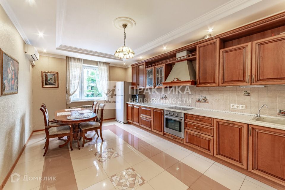 Продаётся 3-комнатная квартира, 116 м²