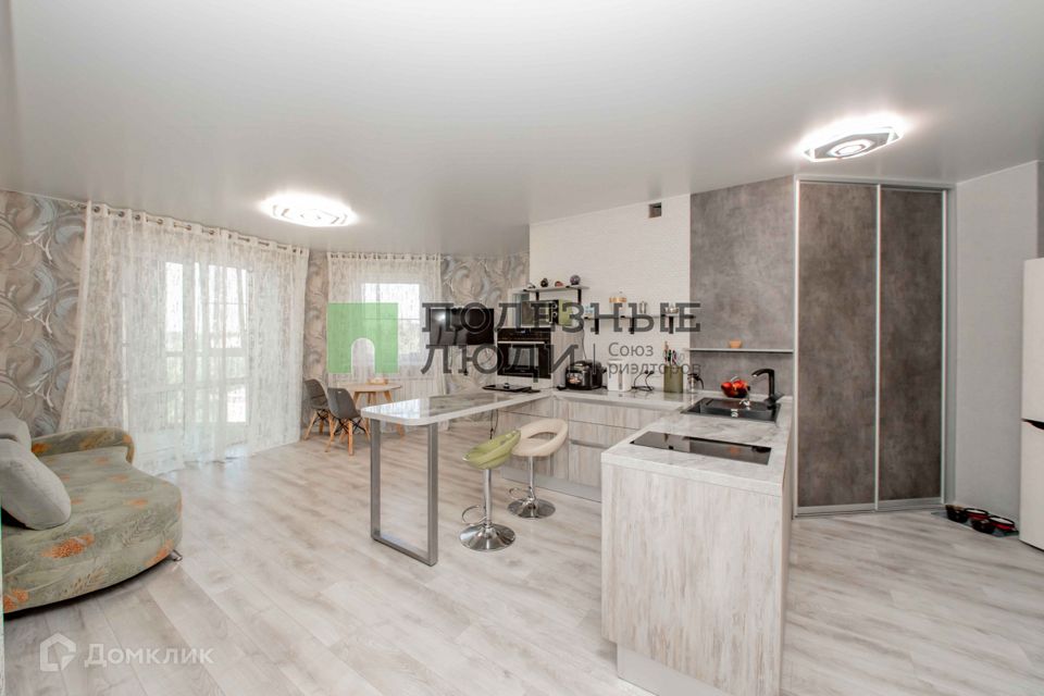 Продаётся 3-комнатная квартира, 117.3 м²