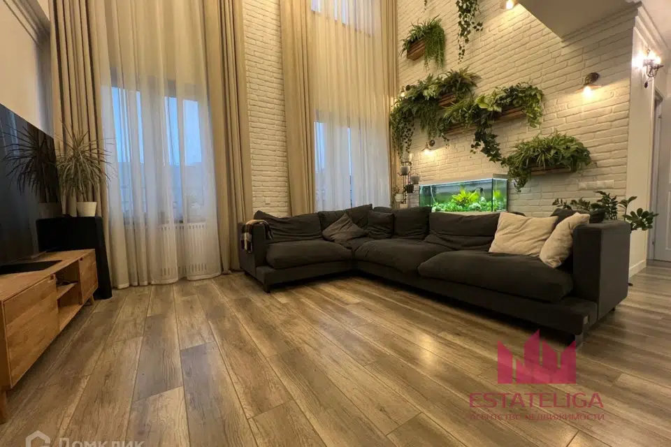 Продаётся 4-комнатная квартира, 190 м²