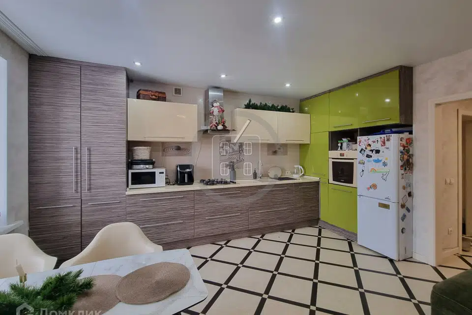Продаётся 2-комнатная квартира, 75.8 м²