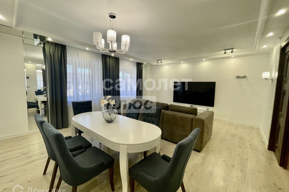 Продаётся 5-комнатная квартира, 181 м²