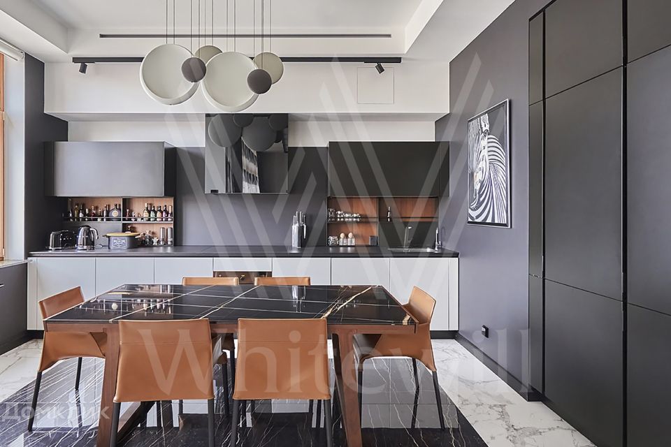 Продаётся 4-комнатная квартира, 160 м²