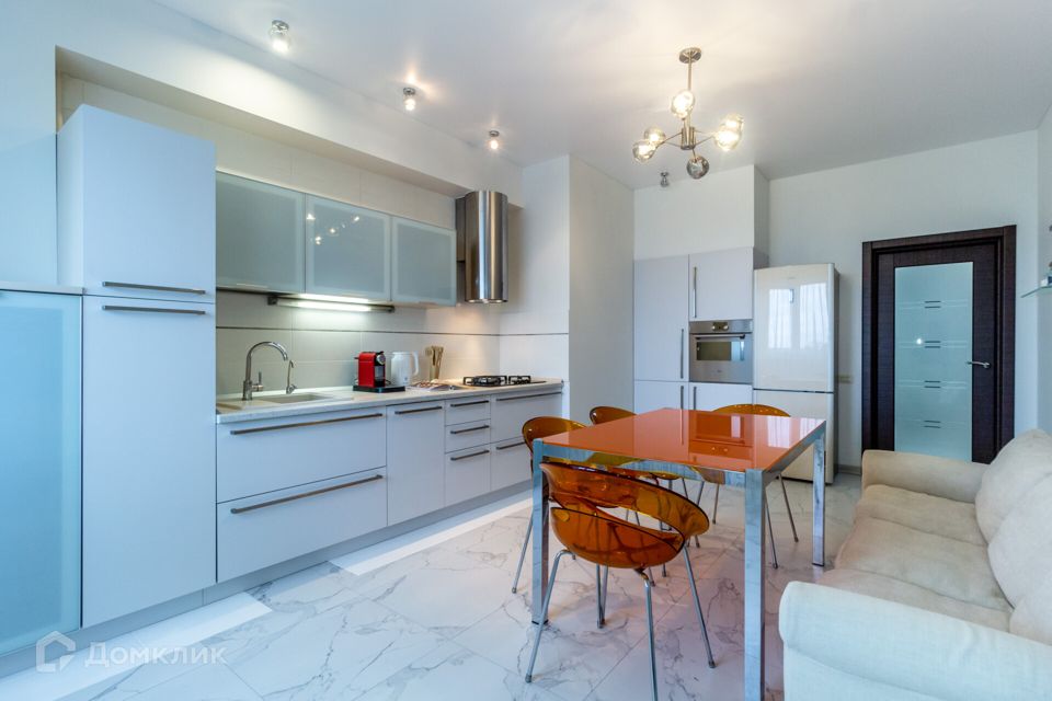 Продаётся 2-комнатная квартира, 100.7 м²
