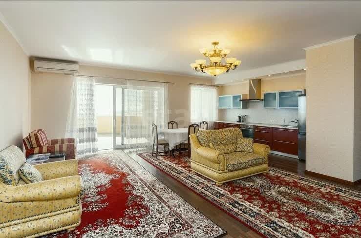 Продаётся 4-комнатная квартира, 203 м²