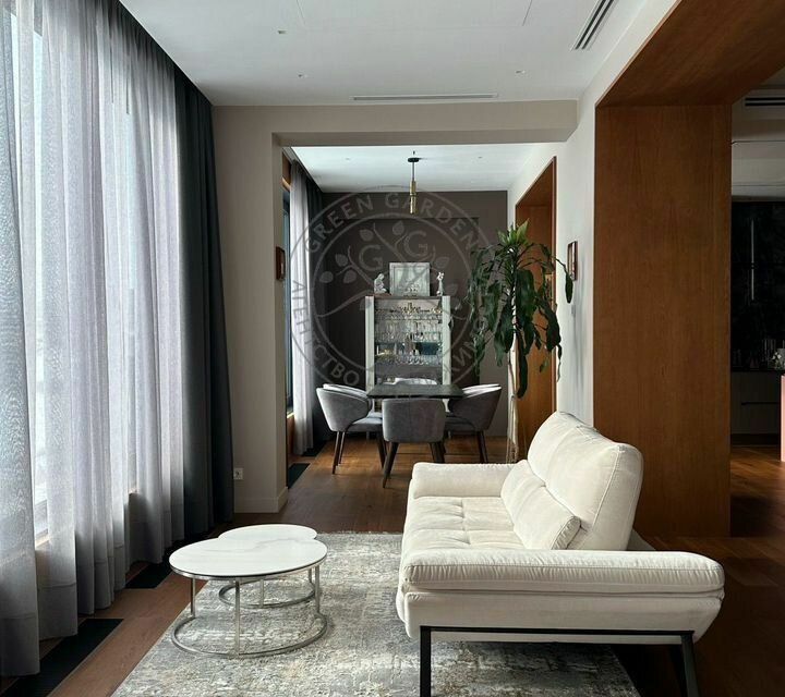 Продаётся 3-комнатная квартира, 200 м²