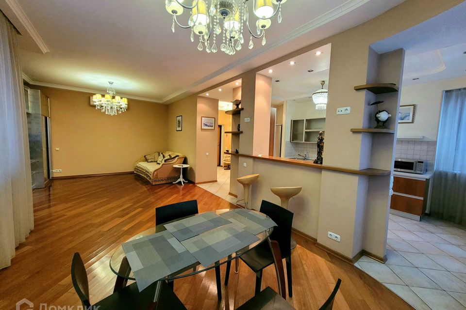 Сдаётся 2-комнатная квартира, 80 м²