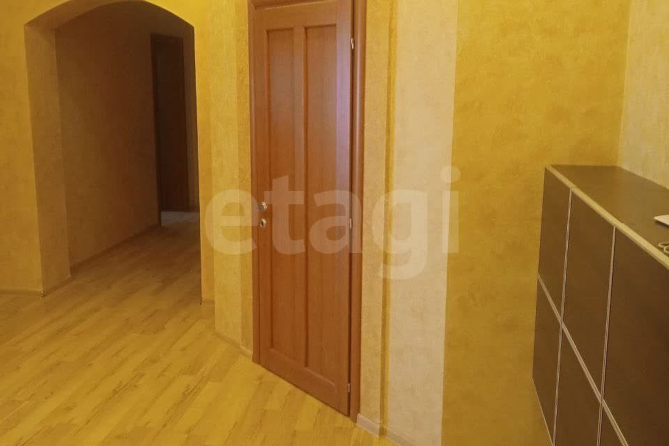 Сдаётся 3-комнатная квартира, 130 м²