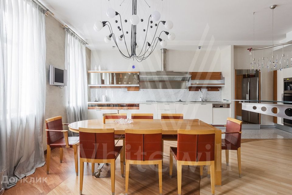 Продаётся 5-комнатная квартира, 260 м²