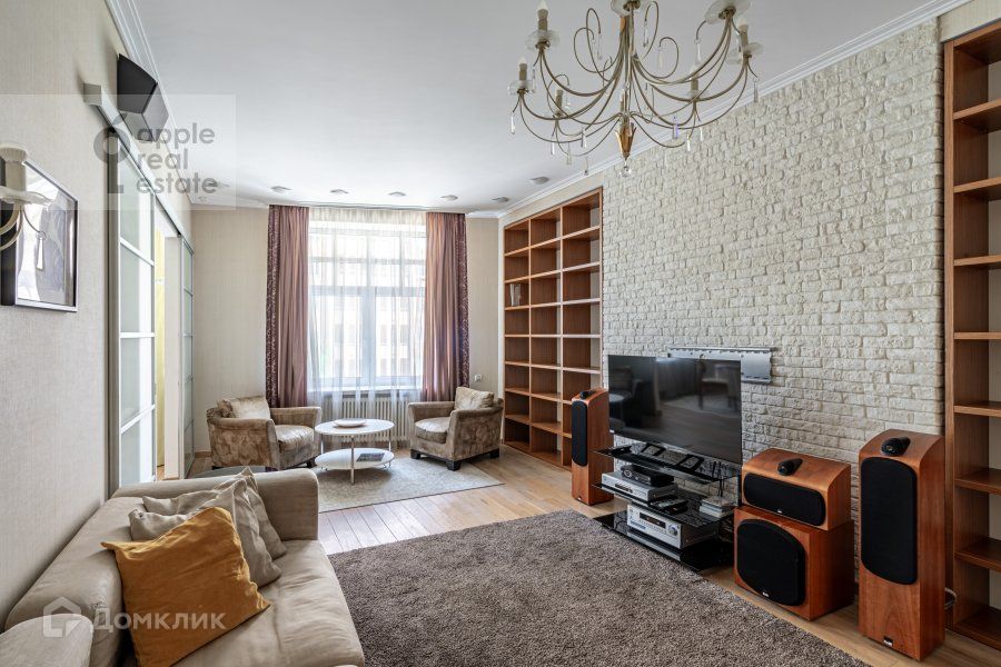 Сдаётся 2-комнатная квартира, 135 м²