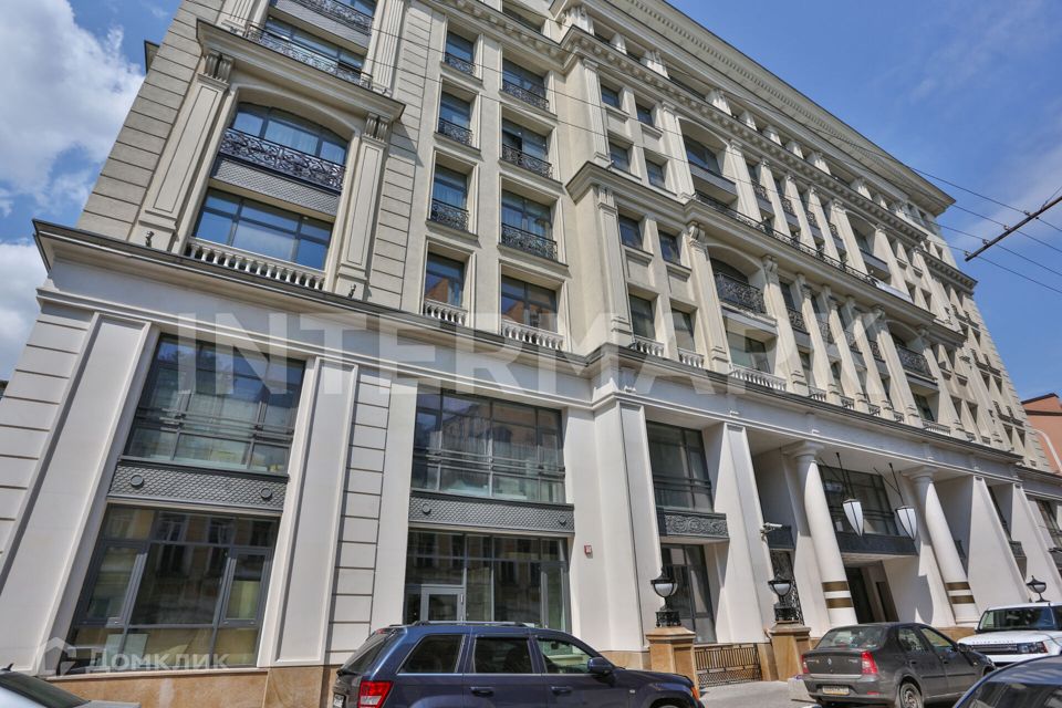 Продаётся 4-комнатная квартира, 165.8 м²