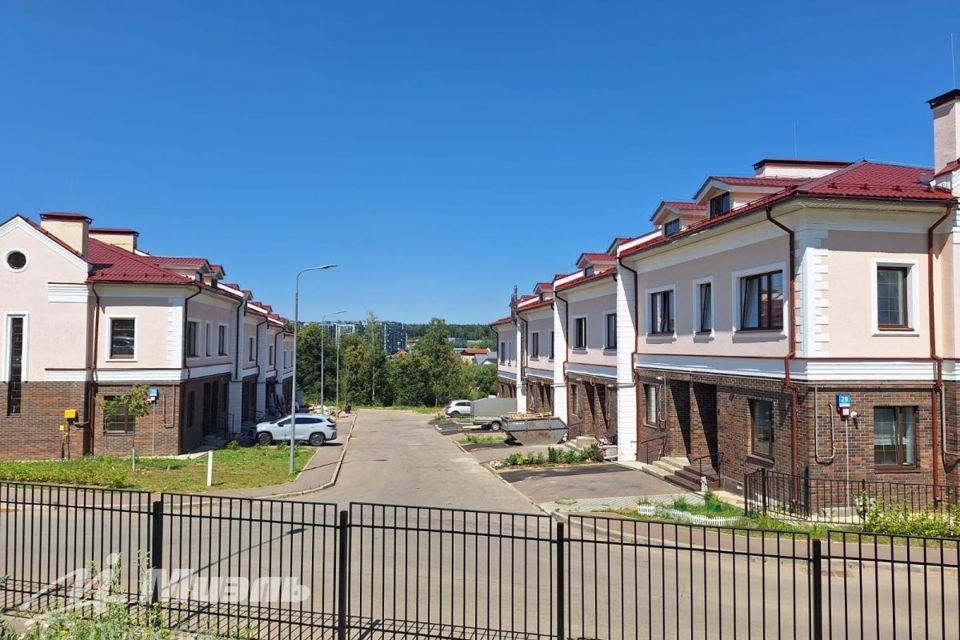 Продаётся 3-комнатная квартира, 135 м²