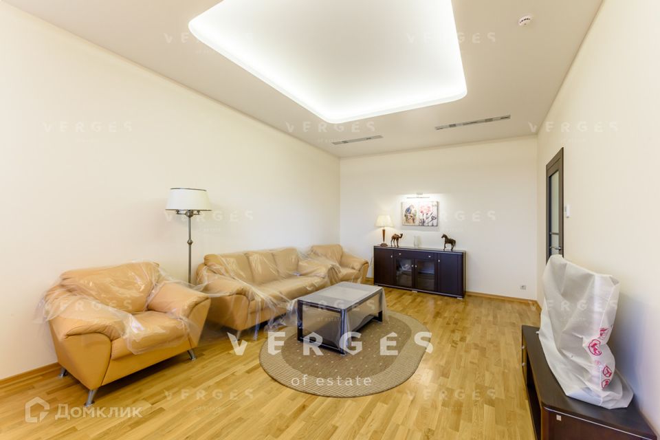 Сдаётся 3-комнатная квартира, 151 м²