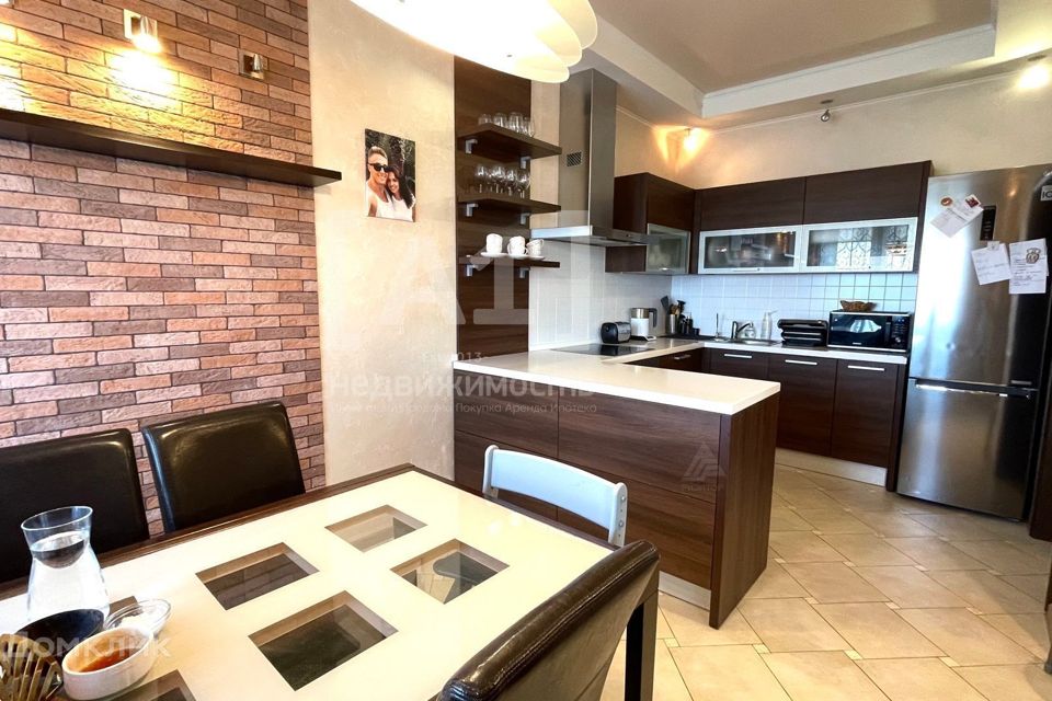 Продаётся 2-комнатная квартира, 92 м²
