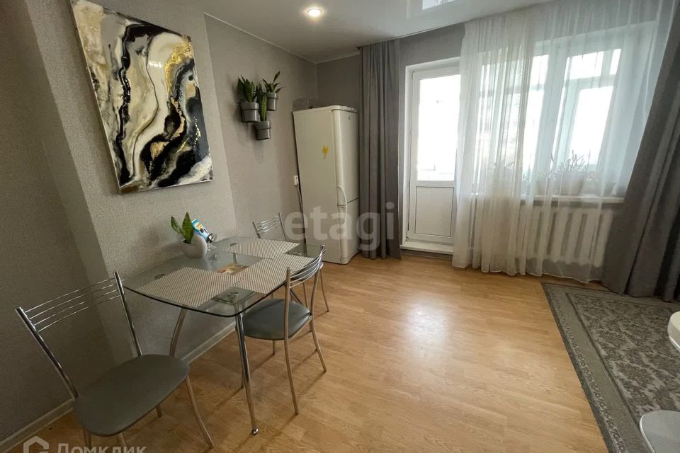 Продаётся 4-комнатная квартира, 102.9 м²