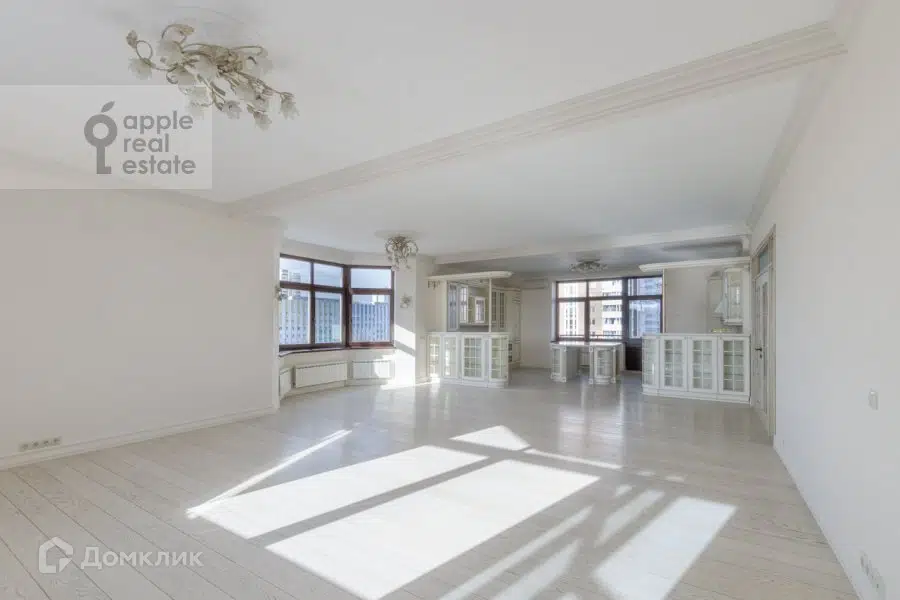 Продаётся 4-комнатная квартира, 207 м²
