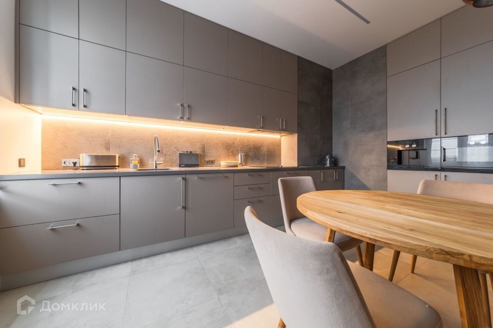 Продаётся 1-комнатная квартира, 42 м²