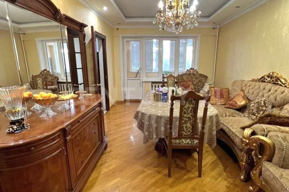 Продаётся 4-комнатная квартира, 135 м²