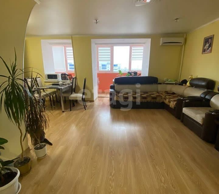 Продаётся 3-комнатная квартира, 63.8 м²