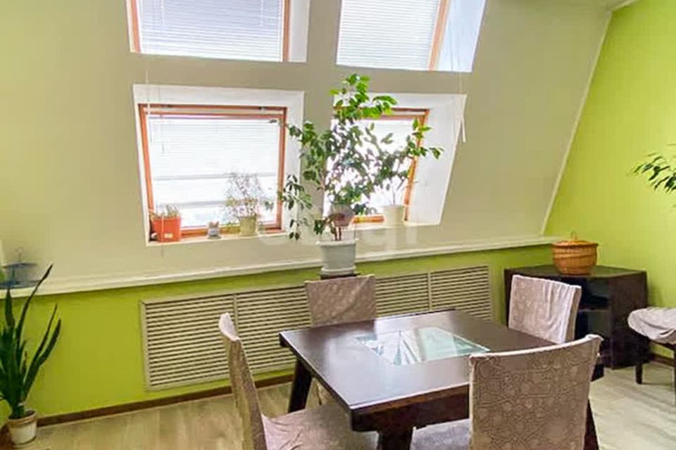 Продаётся 3-комнатная квартира, 164.3 м²