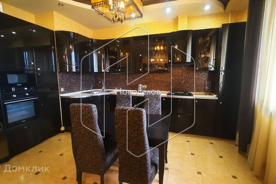 Сдаётся 3-комнатная квартира, 98 м²