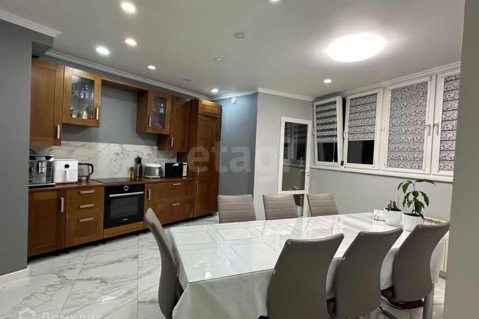 Продаётся 6-комнатная квартира, 255 м²